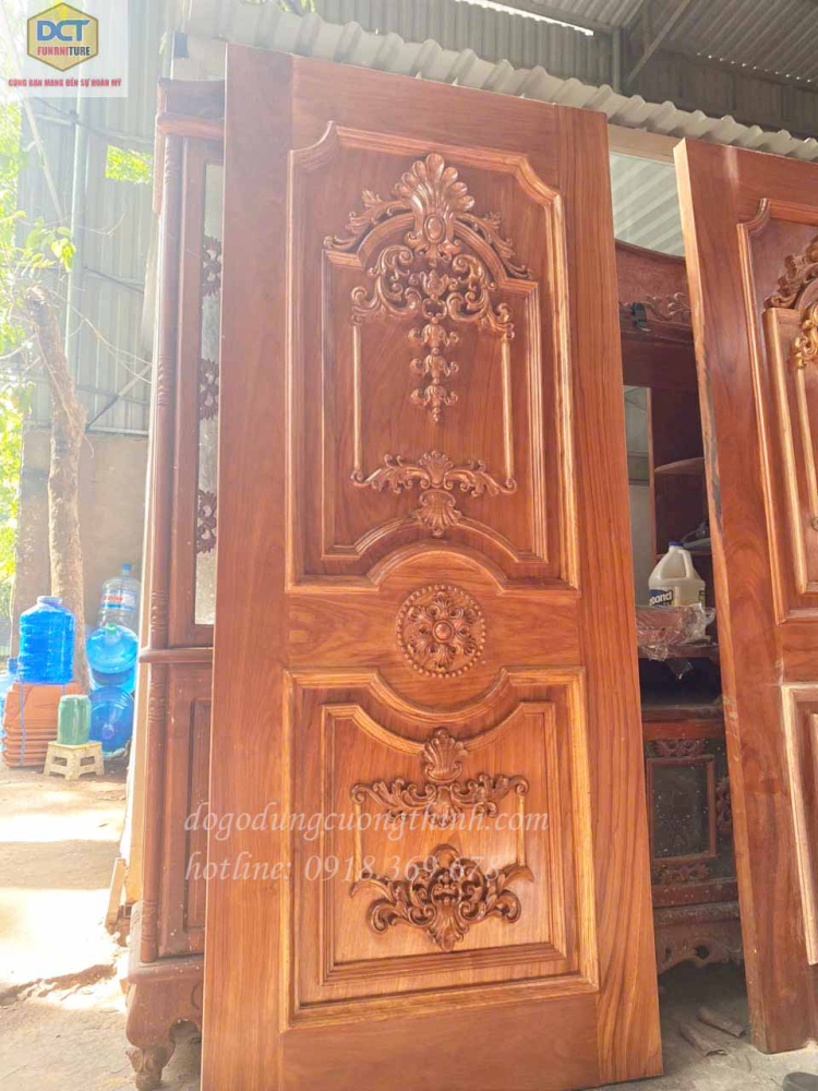 Hoàn thiện bộ cửa phòng cổ điển cao cấp